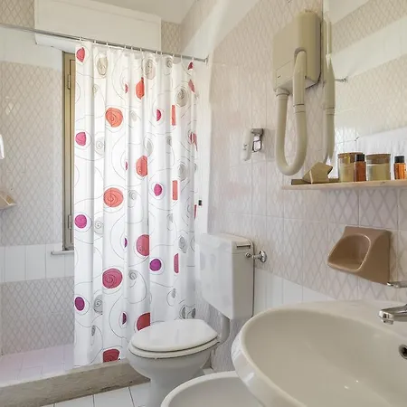 Miralaghi Hotel 3*